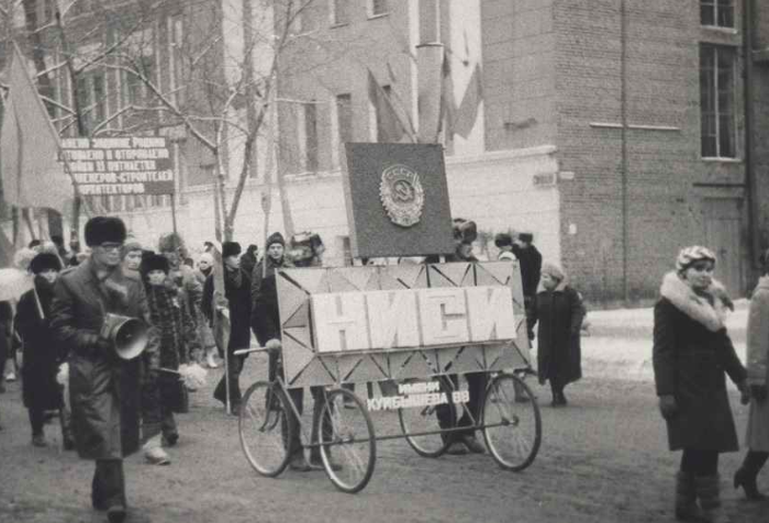Фото В Новосибирске опубликованы кадры массовых ноябрьских митингов в СССР 4 - Сиб.ФМ Фото В Новосибирске опубликованы кадры массовых ноябрьских митингов в СССР 4